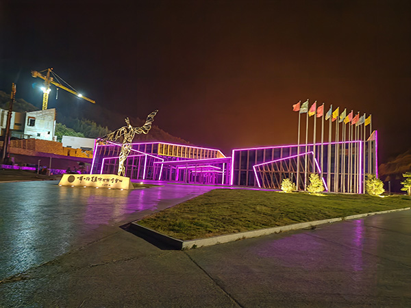 城市亮化是现代城市建设的重要组成部分,它不仅可以美化城市的夜景,还能提升城市的整体形象。随着科技的不断进步,城市亮化也得到了更多的关注和创新。本文将介绍一些关于城市亮化的创意和技术,帮助读者了解城市亮化的重要性以及如何进行哈密城市亮化的规划和实施。 城市亮化是现代城市建设的重要组成部分,它不仅可以美化城市的夜景,还能提升城市的整体形象。随着科技的不断进步,城市亮化也得到了更多的关注和创新。本文将介绍一些关于城市亮化的创意和技术,帮助读者了解哈密城市亮化的重要性以及如何进行哈密城市亮化的规划和实施。